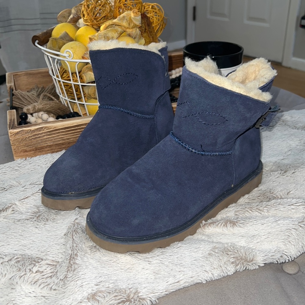 Beautiful navy blue BearPaws! Never worn!